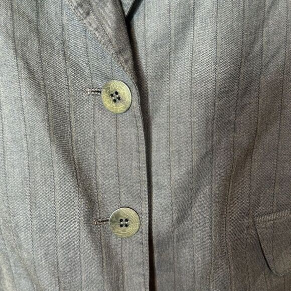 Lafayette 148 Pin Stripe Grey 100% Wool blazer. Size 12 Petite. - Picture 3 of 8